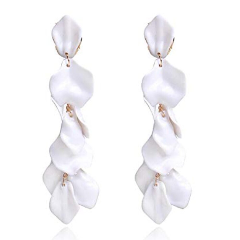 ❤️Zara's Frosted White Petal Drop Earrings❤️